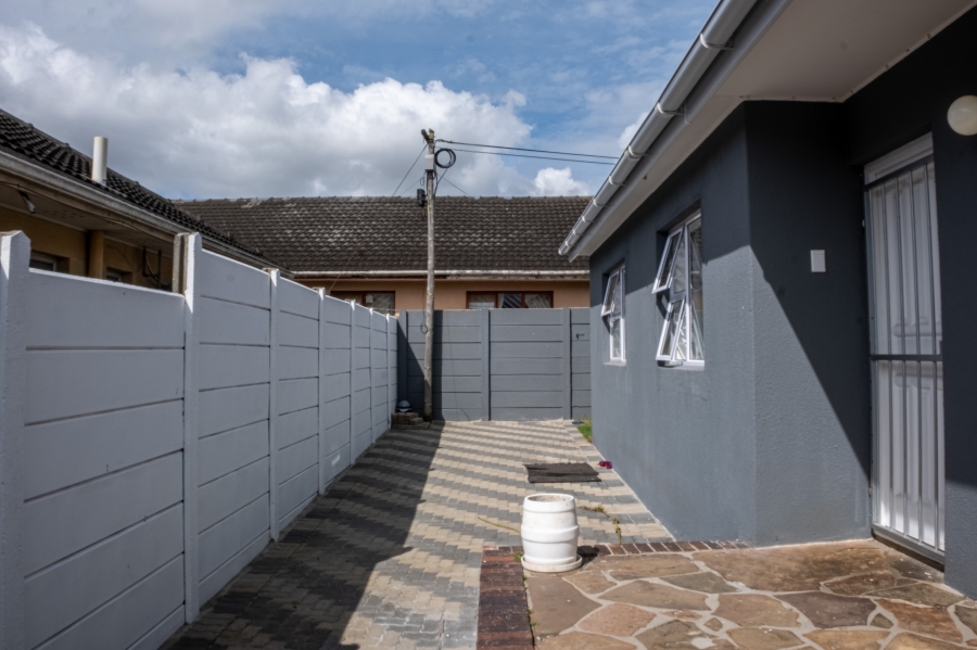 To Let 3 Bedroom Property for Rent in Southfield Western Cape